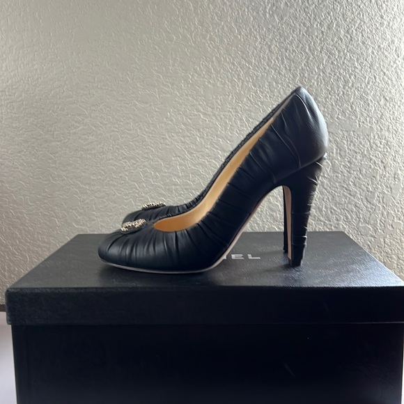 Chanel heels - Picture 3 of 11